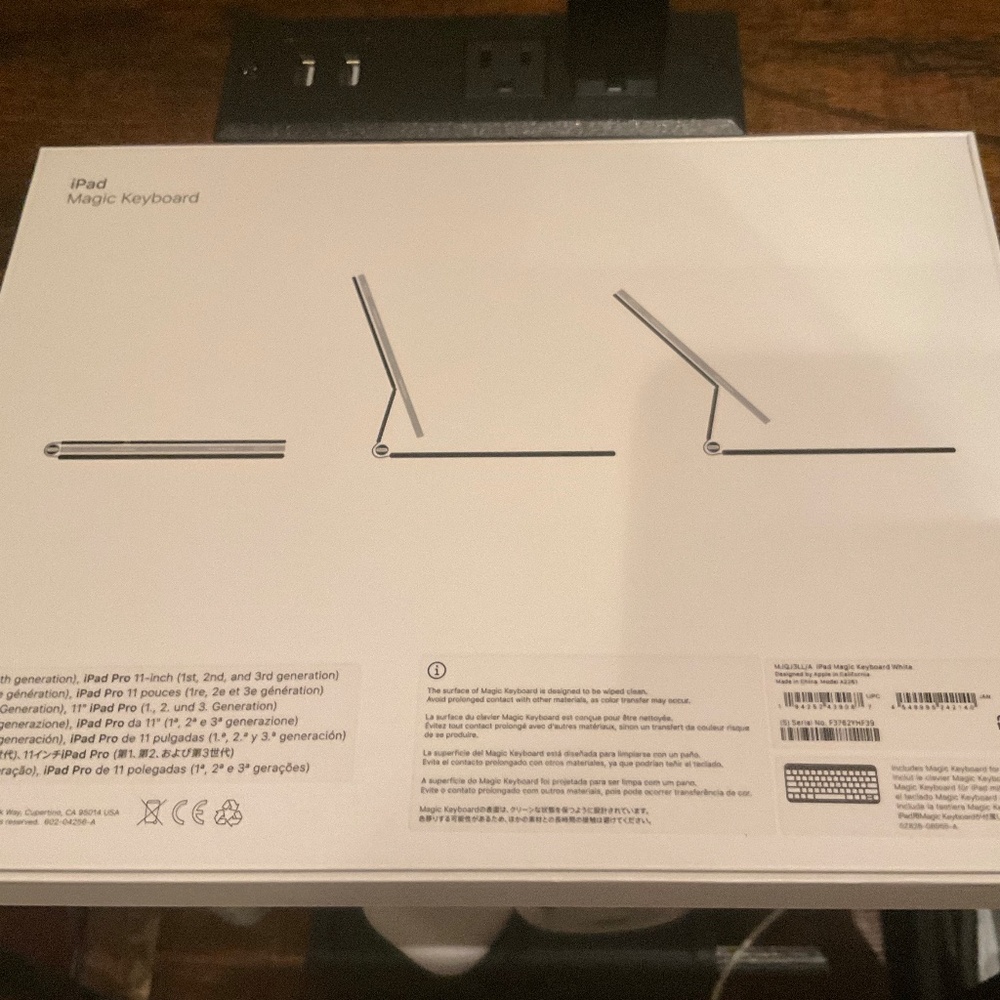 iPad  Air Magic Keyboard - Picture 2 of 5